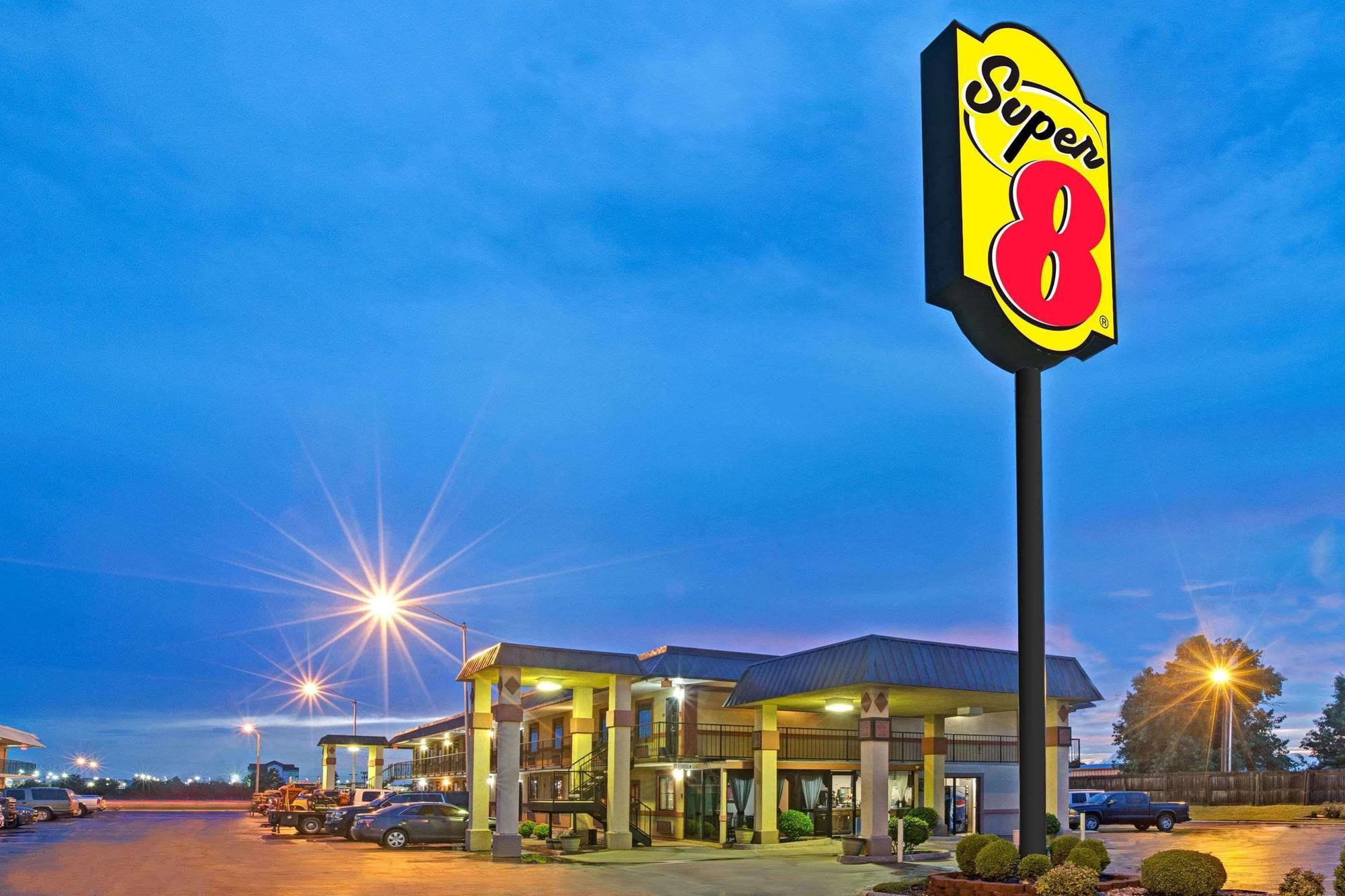 Super 8 By Wyndham Shawnee Hotell Exteriör bild